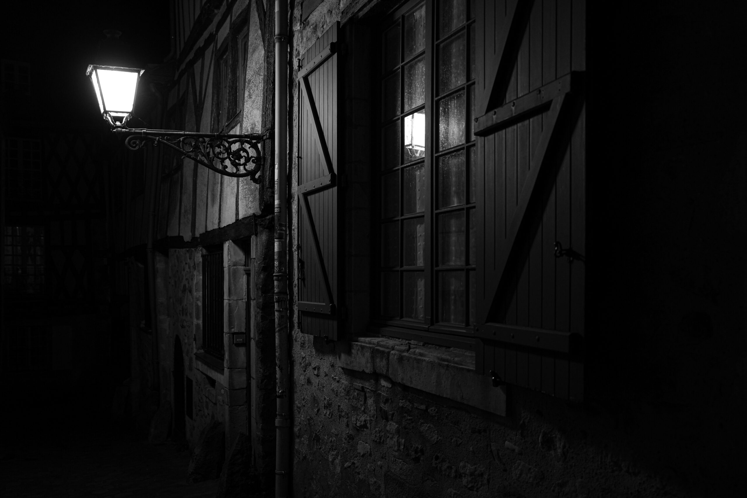 Ruelle la nuit Le Vieux Mans